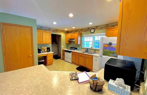 Warsaw House | Homeaway Haven 3 room, 2 bathroom house in charming Warsaw with WiFi, AC.