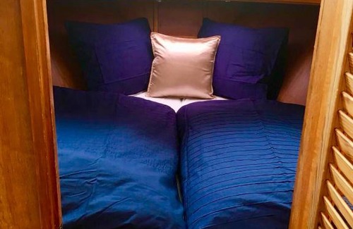 Geneva City Centre Boat Rental | HOMEBOAT-maison flottante