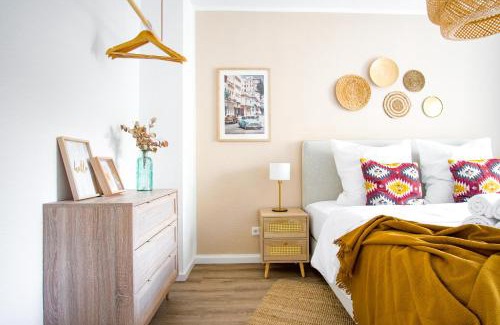 Sudostviertel Apartment | Homefy Come-Together Apartment - Balkon - Aufzug - Free Parking - Smart TVs
