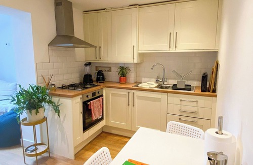 Kilburn Apartment | Homely 2BD Flat w/Private Patio — Near Maida Vale!