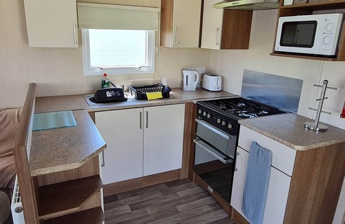 Selsey House | Homely 3 bed (Sleeps 8) *PET FREE* @ Seal Bay Resort