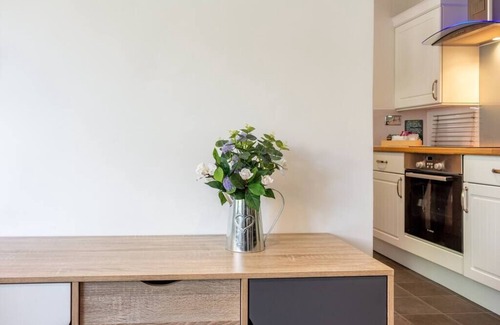 Caterham House | Homely and Cosy House - Access to Central London