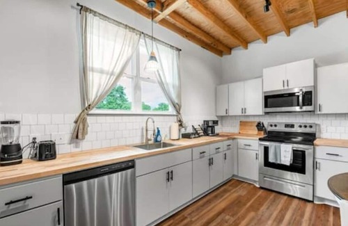 Downtown Apartment | Homely Haven Near A&M