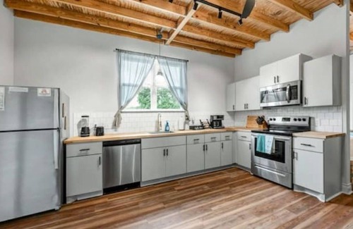 Downtown Apartment | Homely Haven Near A&M
