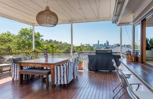 Bardon House | Homely Hideaway Bardon