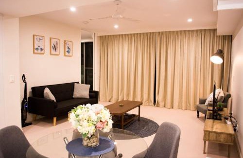 Reid Apartment | Homely Modern Apt by Lake between City and Russell - Hosted by CanStay