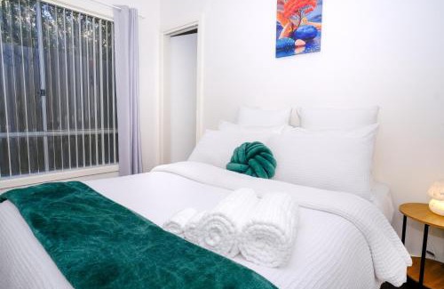Werribee House | Homely Retreat-4 Minutes from Pacific Werribee Shopping Centre
