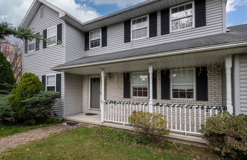 Kunkletown House | Homely Retreat - near ski resort, golf course, trails, kayaking, shopping & more