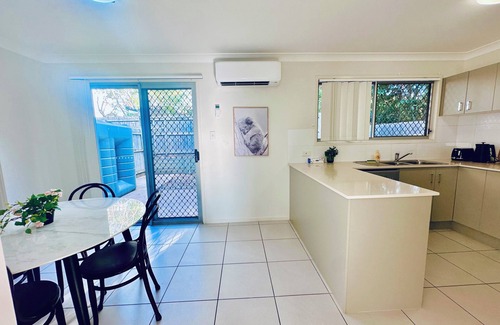 Mango Hill House | Homely Townhouse with Pools