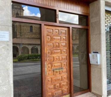 Zumarraga Apartment | HomeOffice with Church Views