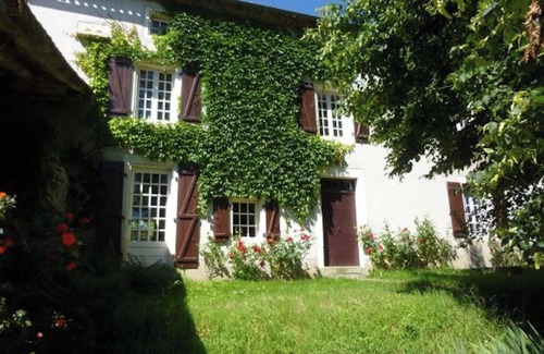 Genouillac House | Homerez - Spacious House La Perdussie with Garden