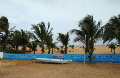 Grand Popo Apartment | Homerez - 10 m away from the beach! Appartement for 2 ppl. with shared pool