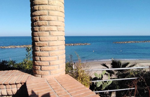Torre Melissa Apartment | Homerez - 10 m away from the beach! Appartement for 6 ppl. at Torre Melissa