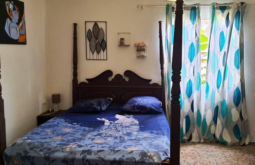 Le Carbet House | Homerez - 100 m away from the beach! House for 4 ppl. with garden at Le Carbet