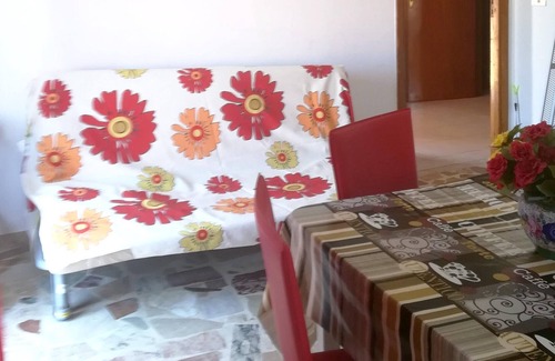 Marina di Caronia House | Homerez - 200 m away from the beach! Nice house for 4 ppl. at Marina di Caronia