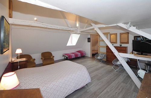 Vernou-sur-Brenne Apartment | Homerez - Apartment in Vernou-sur-Brenne