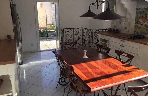 Plan-de-Cuques Apartment | Homerez - Apartment in Plan-de-Cuques