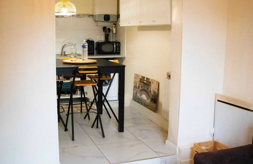 Bagnolet Apartment | Homerez - Apartment in Bagnolet