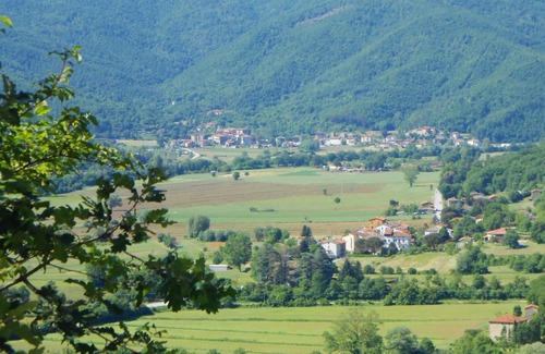 Lisciano Niccone Apartment | Homerez - Appartement for 7 ppl. with shared pool and garden at Lisciano Niccone