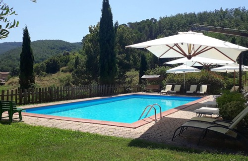 Lisciano Niccone Apartment | Homerez - Appartement for 7 ppl. with shared pool and garden at Lisciano Niccone