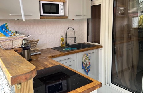 Ducos Apartment | Homerez - Appartement 17 km away from the beach for 2 ppl. with jacuzzi at Ducos