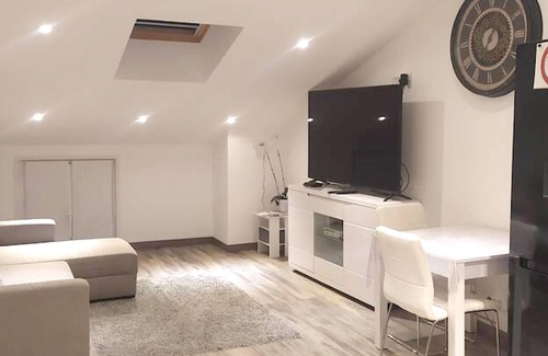 Aiguillon Apartment | Homerez - Appartement for 2 ppl. with swimming-pool and jacuzzi at Aiguillon