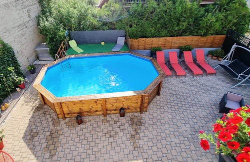 Biesheim Apartment | Homerez - Appartement for 6 ppl. with shared pool and terrace at Biesheim