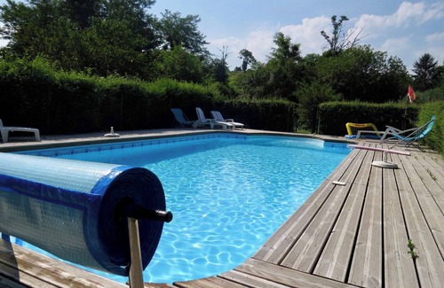 Blaignac Apartment | Homerez - Apt Blaignac + shared pool