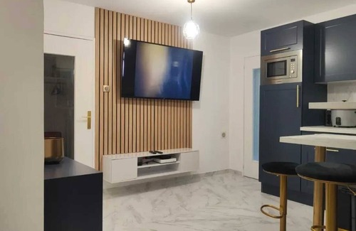 Franconville Apartment | Homerez - Apt. in Franconville - Garden
