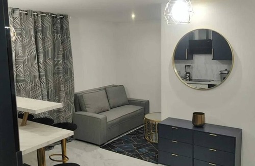 Franconville Apartment | Homerez - Apt. in Franconville - Garden