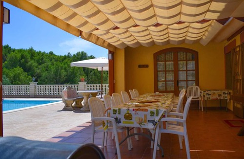 Castellet i la Gornal Villa | Homerez - Big villa 9 km away from the beach for 14 ppl. with swimming-pool