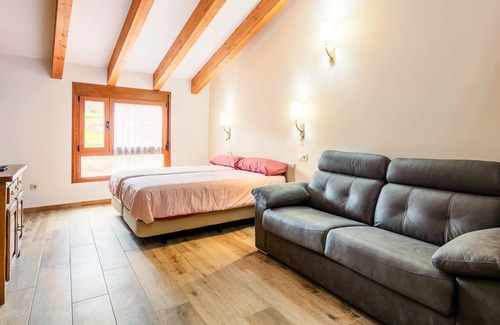 Viana do Bolo Apartment | Homerez - Beautiful apartement for 6 ppl. with garden and terrace at Mourisca