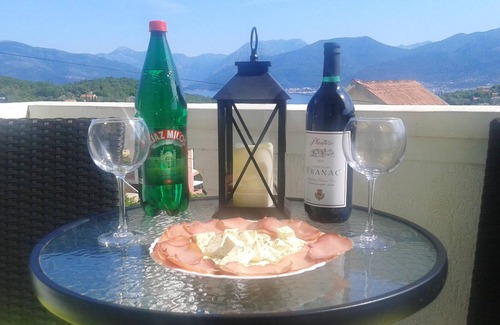 Radovici Apartment | Homerez - Beautiful appartement 900 m away from the beach for 5 ppl. at Radovići