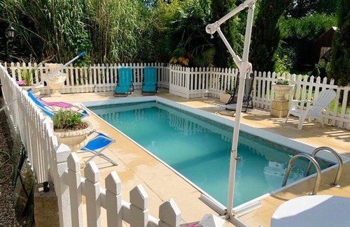 Bracquetuit House | Homerez - Beautiful house for 4 ppl. with shared pool and terrace at Bracquetuit