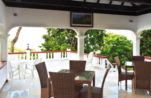 Zig Zag Ward Apartment | Homerez - Beautiful studio for 2 ppl. with sea view, terrace and balcony at Mahe