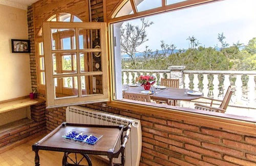 Castellet i la Gornal Villa | Homerez - Big villa 8 km away from the beach for 9 ppl. with swimming-pool