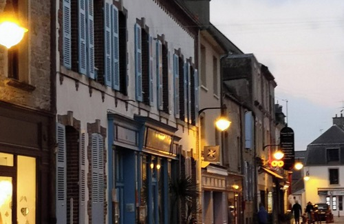 Saint-Vaast-la-Hougue Apartment | Homerez - Cosy apartment in Saint-Vaast-la-Hougue