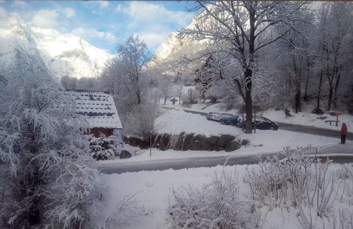 Venosc Ski Chalet | Homerez - Chalet in Venosc with Jacuzzi