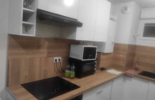Borny Apartment | Homerez - Charming apartment in Metz with balcony and parking