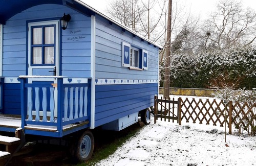 Hamois House | Homerez - Charming Caravan Near Hamois with Garden