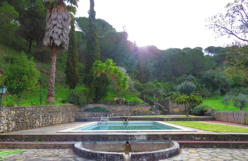 Sao Joao Batista House | Homerez - Charming House in Porto de Mós with Shared Pool