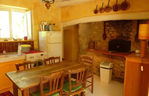 Les Junies House | Homerez - Charming House in Les Junies with Garden View