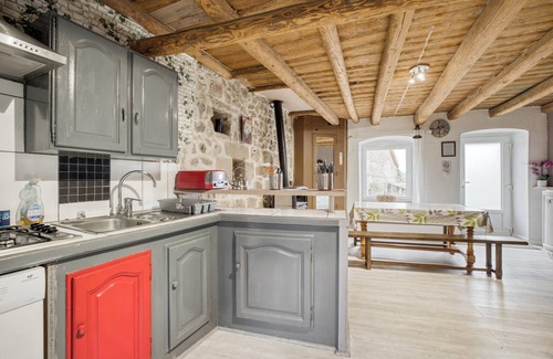 Valprivas House | Homerez - Charming house in Valprivas with a private garden.