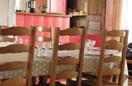 Berville House | Homerez - Charming House in Berville with Garden