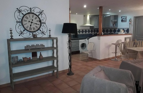 Maillane House | Homerez - Charming house in Maillane with a private pool