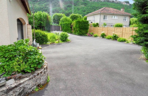 Cajarc House | Homerez - Charming House in Cajarc with Garden