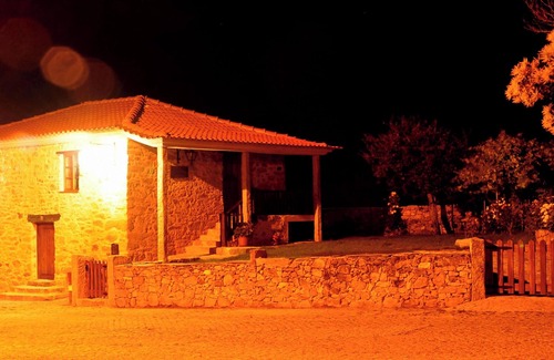 Salsas House | Homerez - Charming House in Parada + Fireplace, Garden