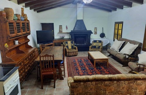 Alera House | Homerez - Charming House in Alera with Fireplace