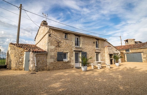 Arcay House | Homerez - Charming House in Arçay, Jacuzzi Included