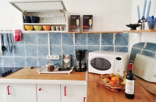 Montreuil House | Homerez - Comfortable house in Montreuil with a fenced garden